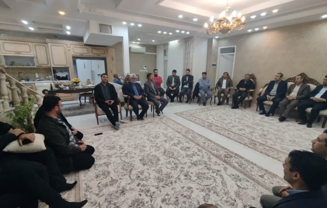 تجلیل مادر و خانواده محترم شهید پور عباس از عوامل برنامه تلویزیونی  «از تبار سرو »