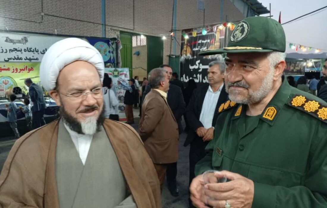 میزبانی جمعی از مسئولین خلیل اباد از مهمانان نمایشگاه های دومین کنگره ملی شهید مدرس و۱۲۲۲شهید ترشیز