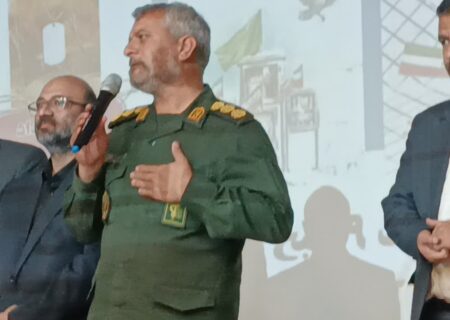 ونمایی از ۴ عنوان کتاب همزمان با هفته دفاع مقدس در کاشمر صورت گرفت