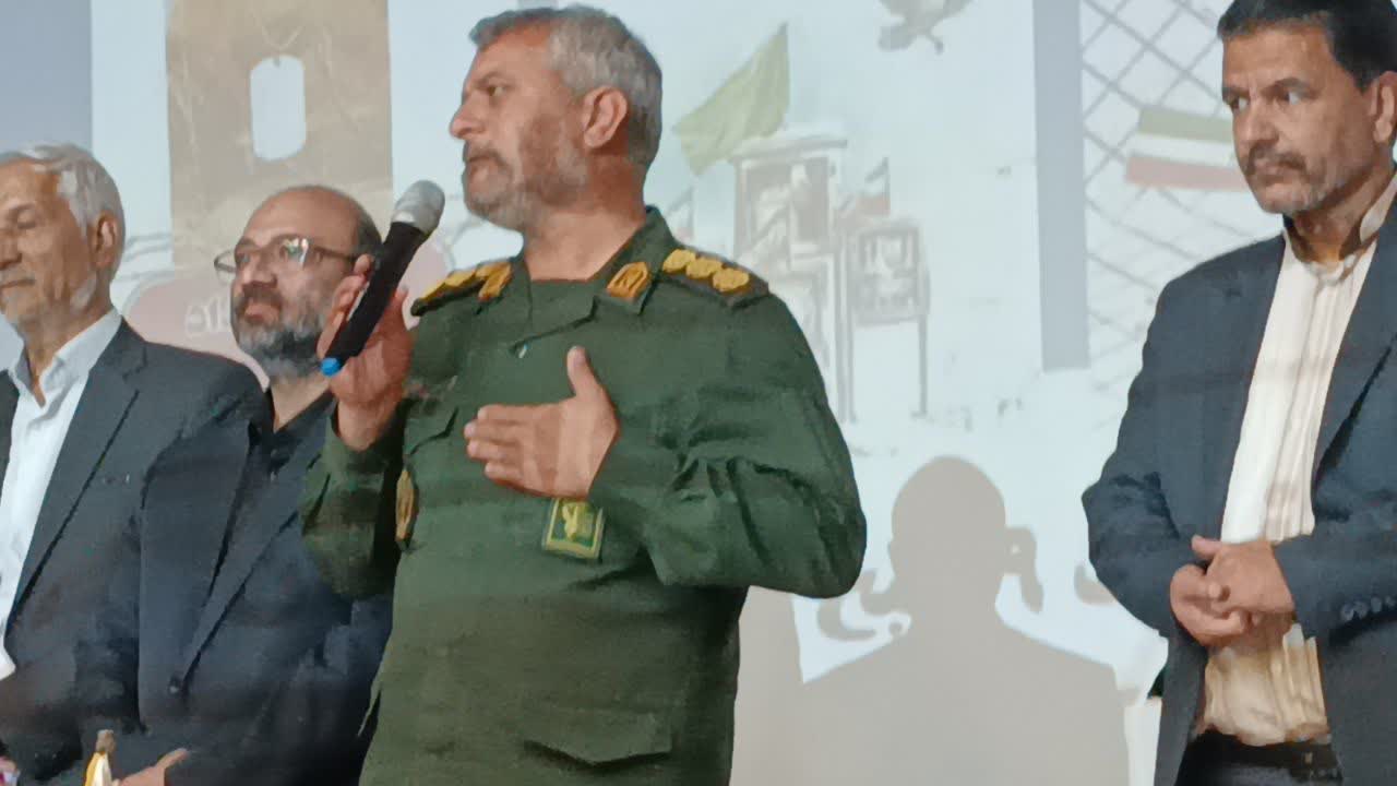 ونمایی از ۴ عنوان کتاب همزمان با هفته دفاع مقدس در کاشمر صورت گرفت